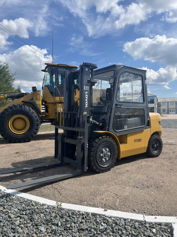 Дизельный вилочный погрузчик FF30D с закрытой кабиной — изображение 3