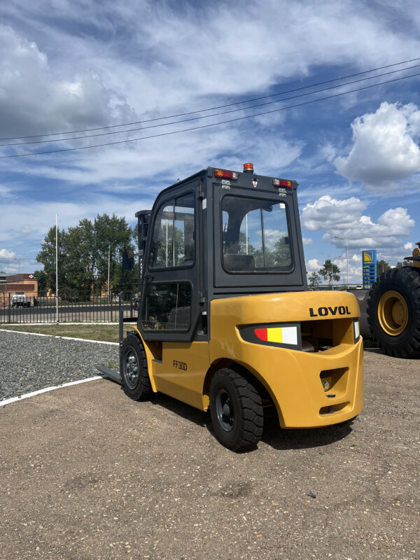 Дизельный вилочный погрузчик FF30D с закрытой кабиной — изображение 5