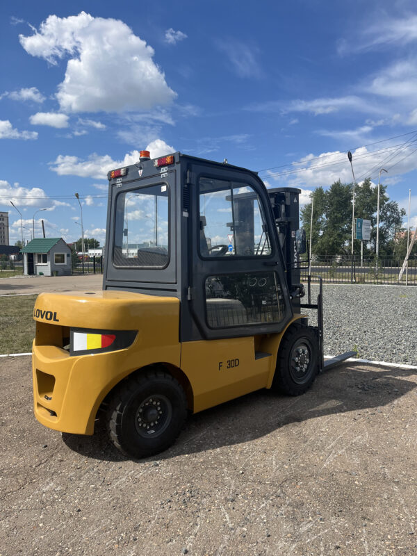Дизельный вилочный погрузчик FF30D с закрытой кабиной — изображение 6