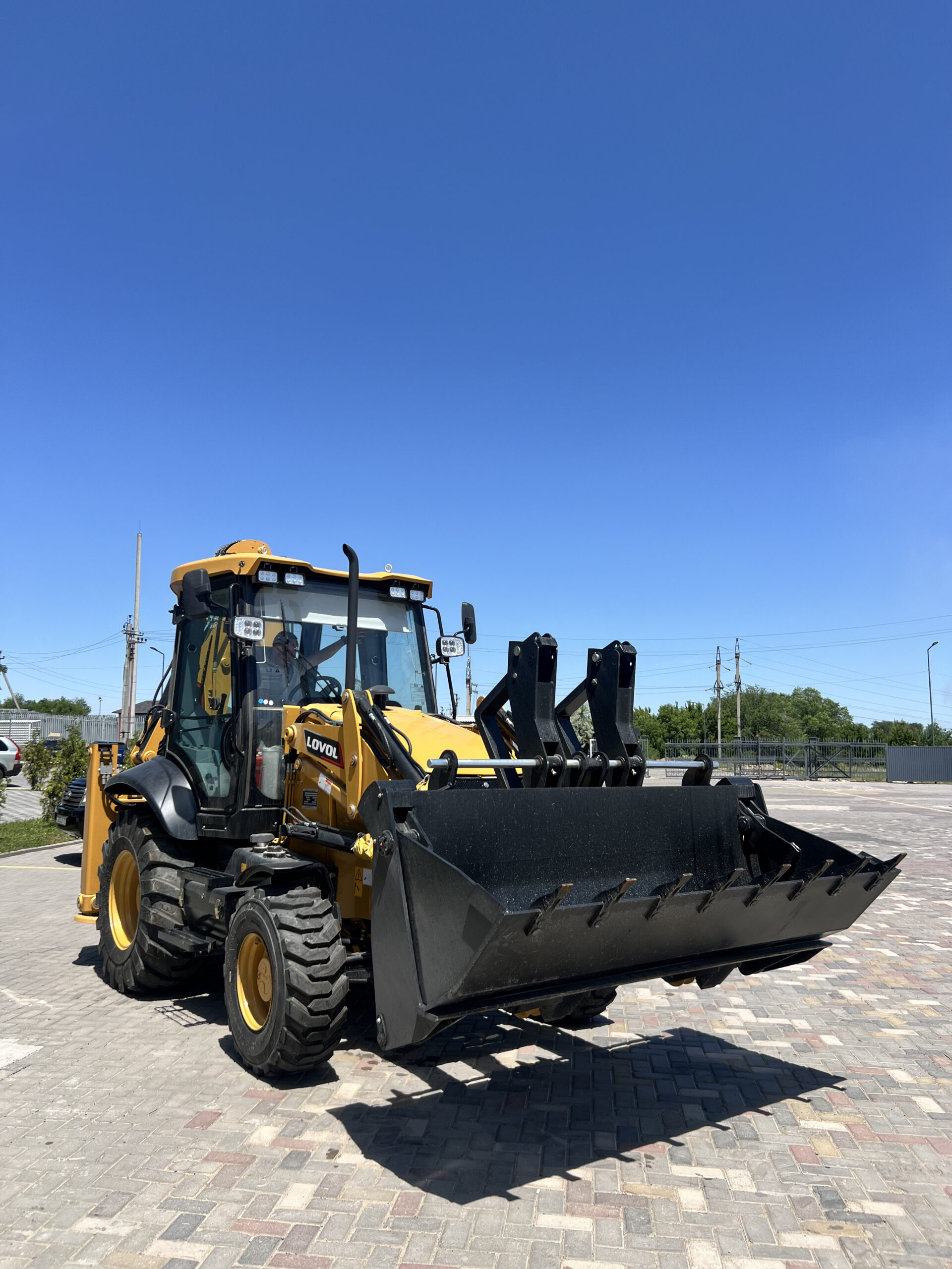 Экскаватор-погрузчик FB878H — изображение 3