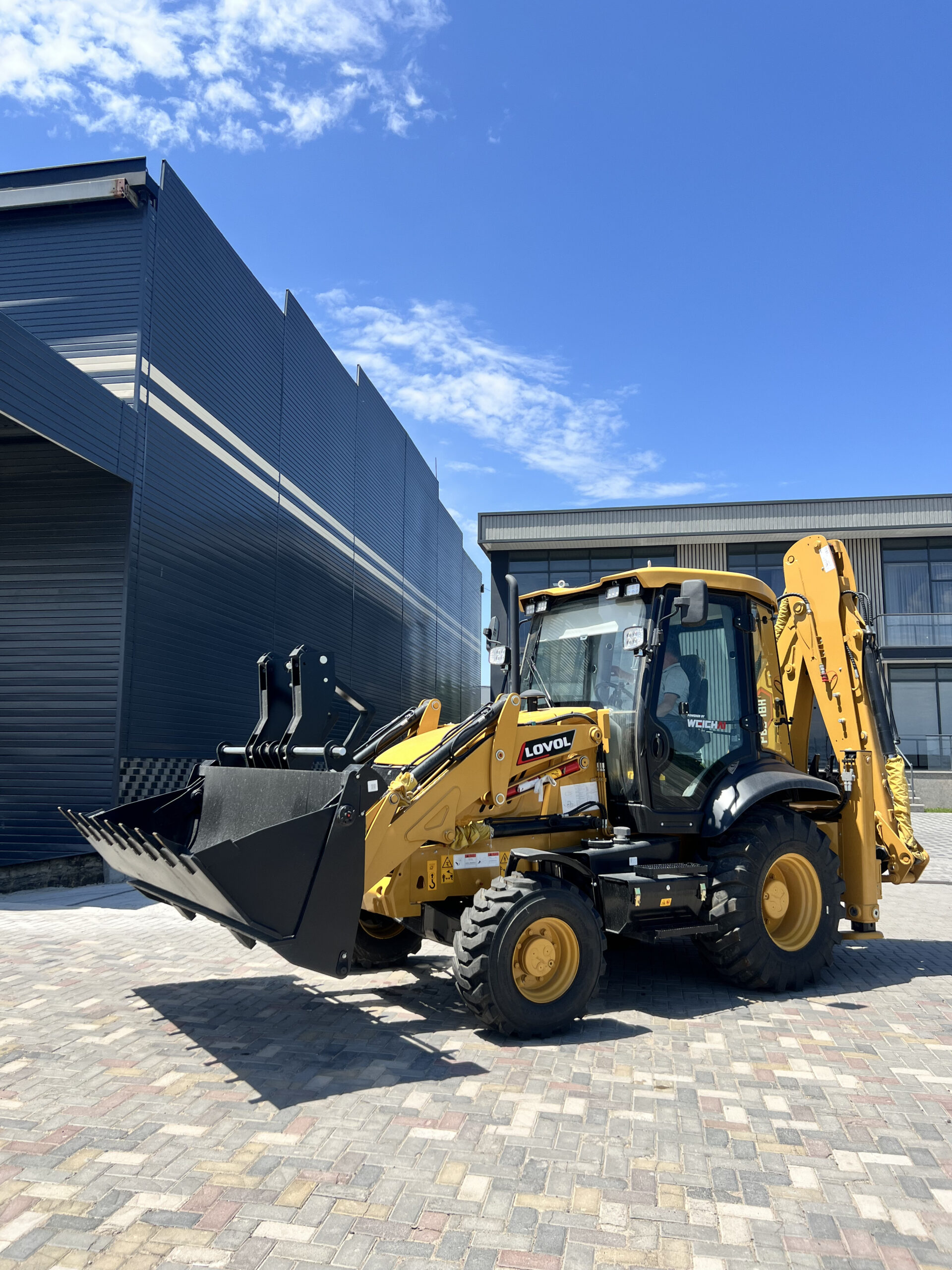 Экскаватор-погрузчик FB878H