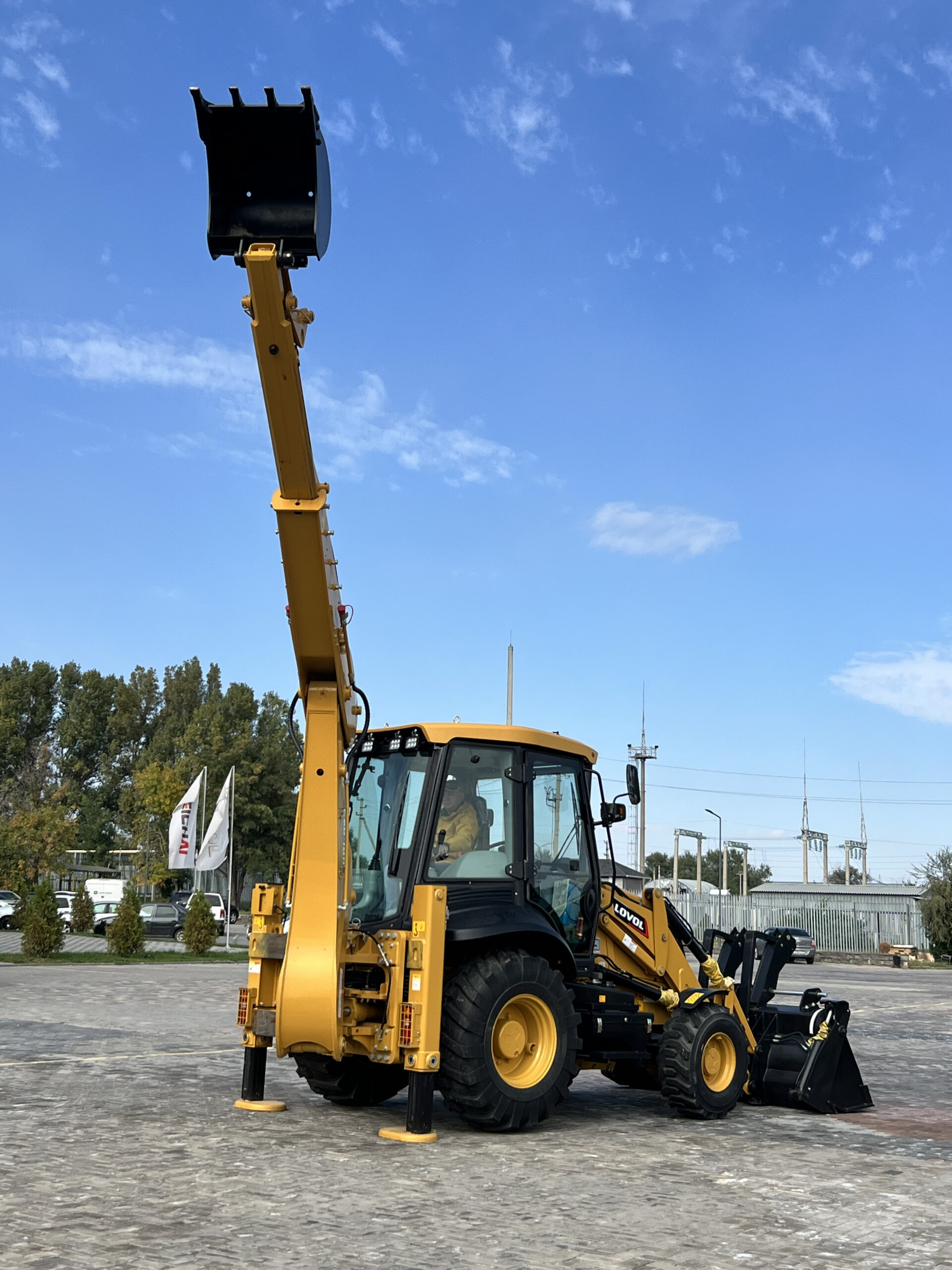 Экскаватор-погрузчик FB878H — изображение 4