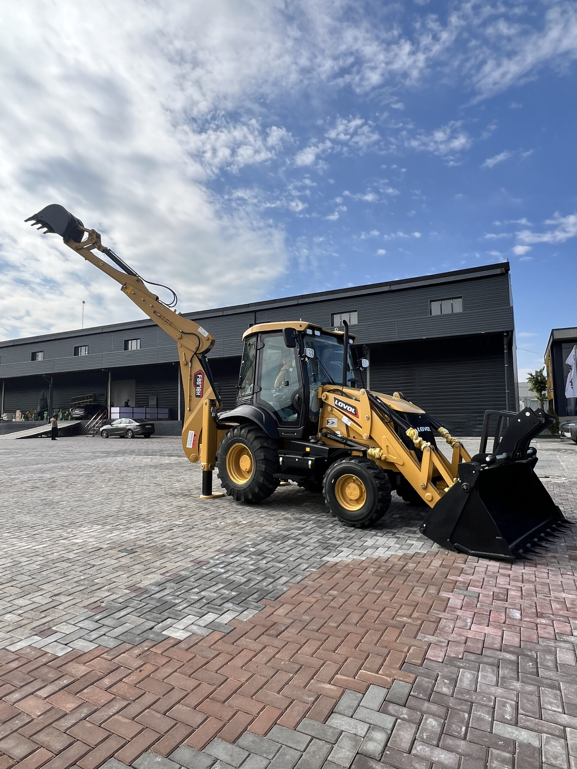 Экскаватор-погрузчик FB878H — изображение 5